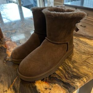 UGG Bailey Bow Gray Uggs Women's Slippers Never Worn Size 8